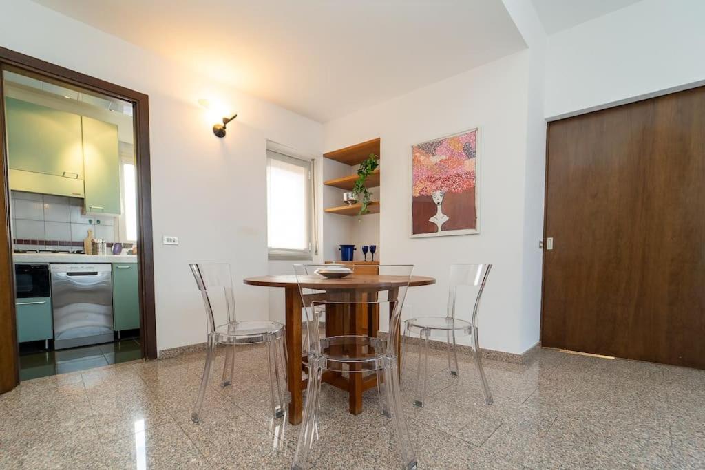 5 Giornate Apt Con Terrazzo E Garage Privato Milan Luaran gambar