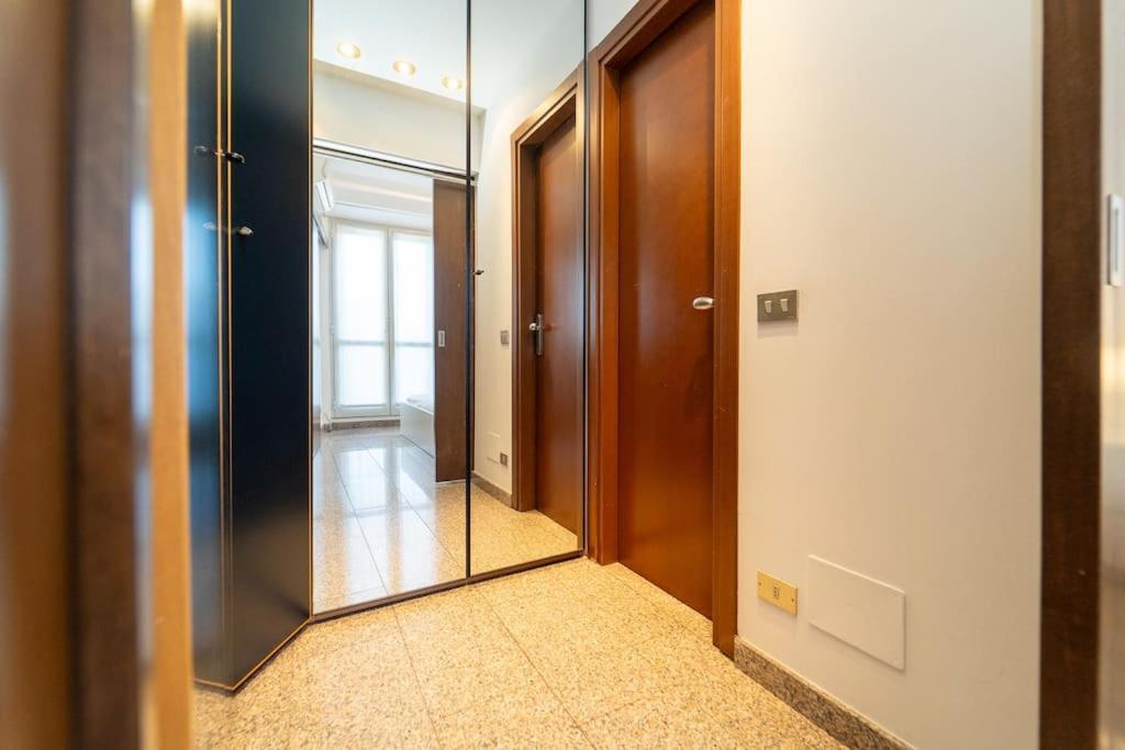 5 Giornate Apt Con Terrazzo E Garage Privato Milan Luaran gambar
