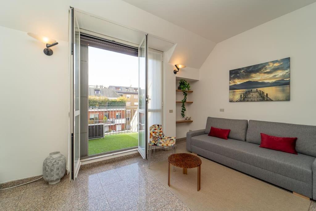 5 Giornate Apt Con Terrazzo E Garage Privato Milan Luaran gambar