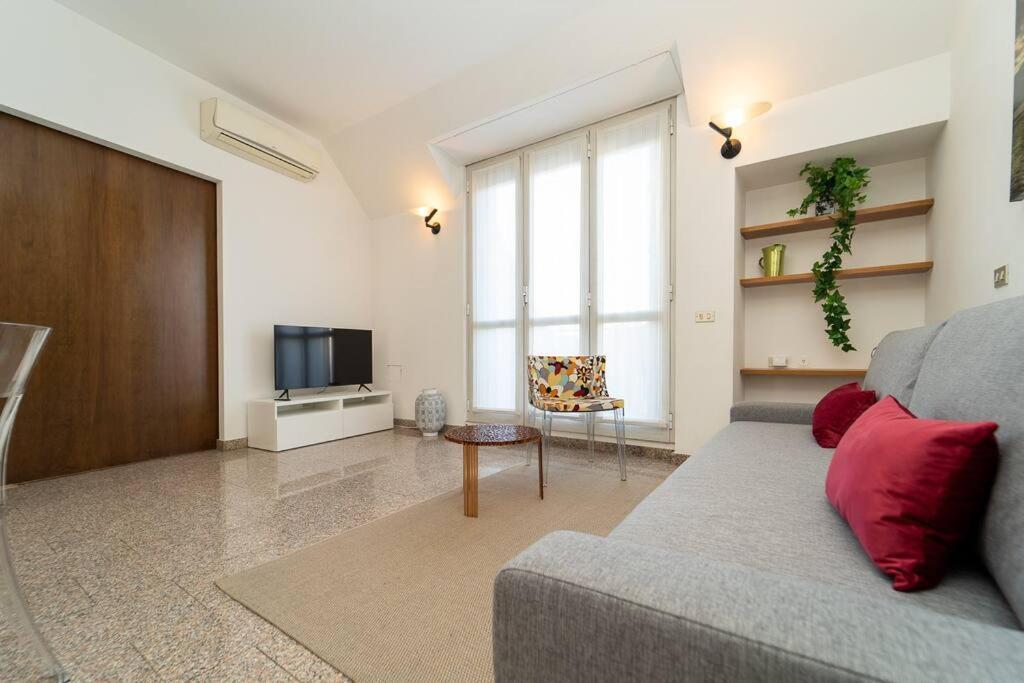 5 Giornate Apt Con Terrazzo E Garage Privato Milan Luaran gambar