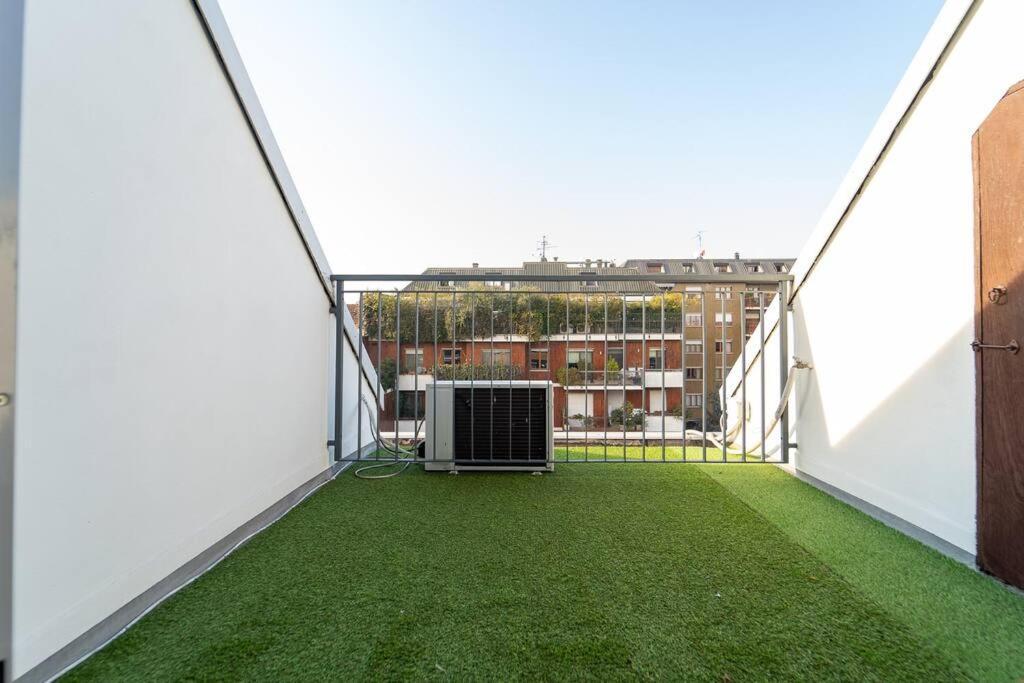 5 Giornate Apt Con Terrazzo E Garage Privato Milan Luaran gambar
