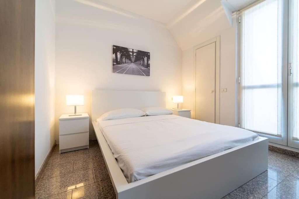 5 Giornate Apt Con Terrazzo E Garage Privato Milan Luaran gambar